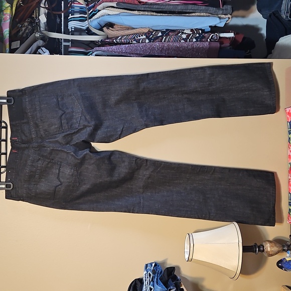 NWOT Guess Relaxed Straight Fit Jeans - Picture 5 of 12